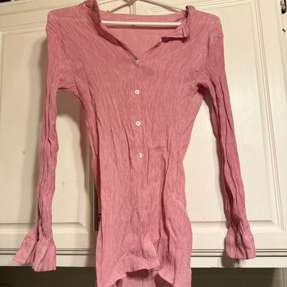 ❤️❤️ - Pink button up top - Picture 3 of 6